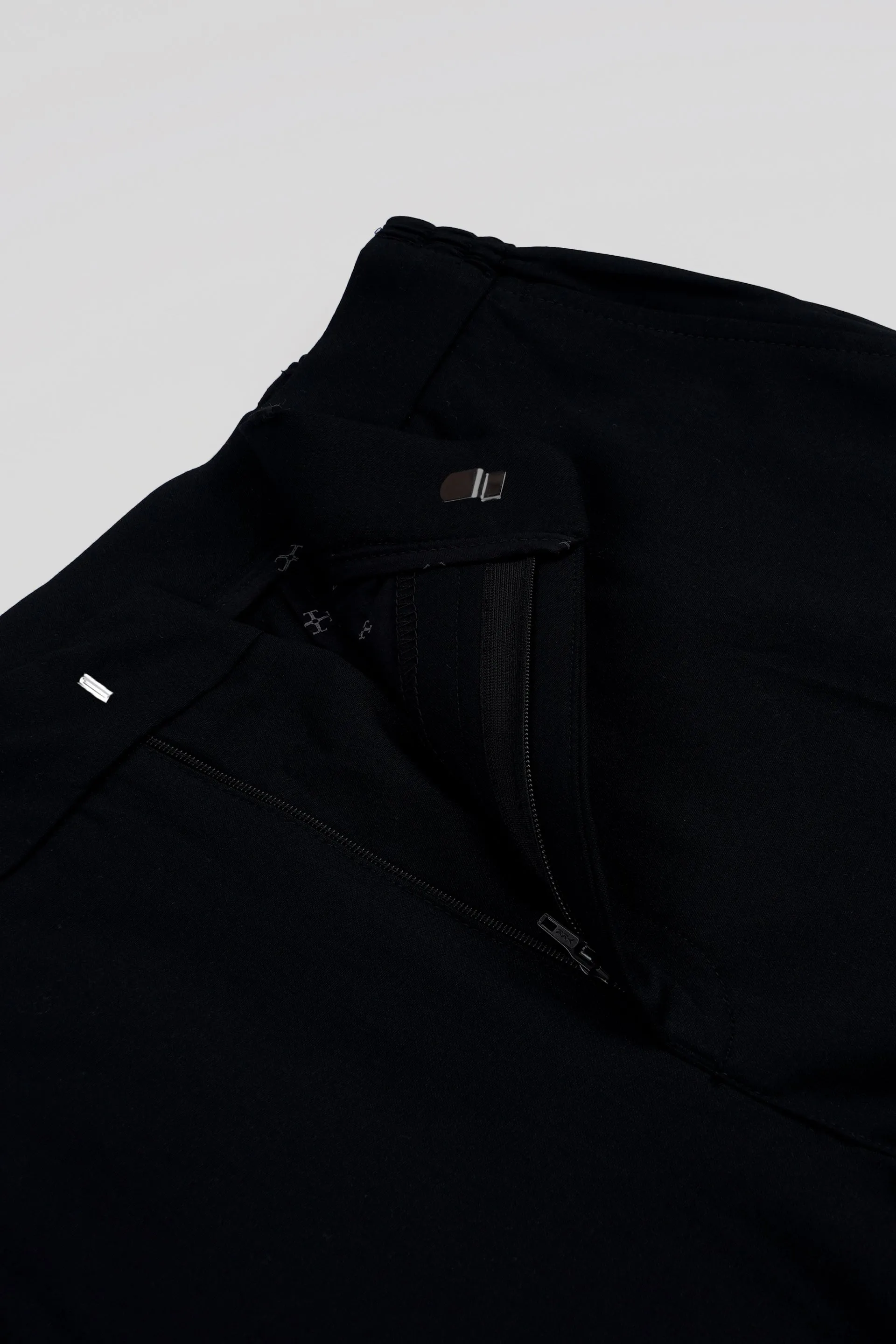 EASY IRON RELAXED TROUSERS IN BLACK