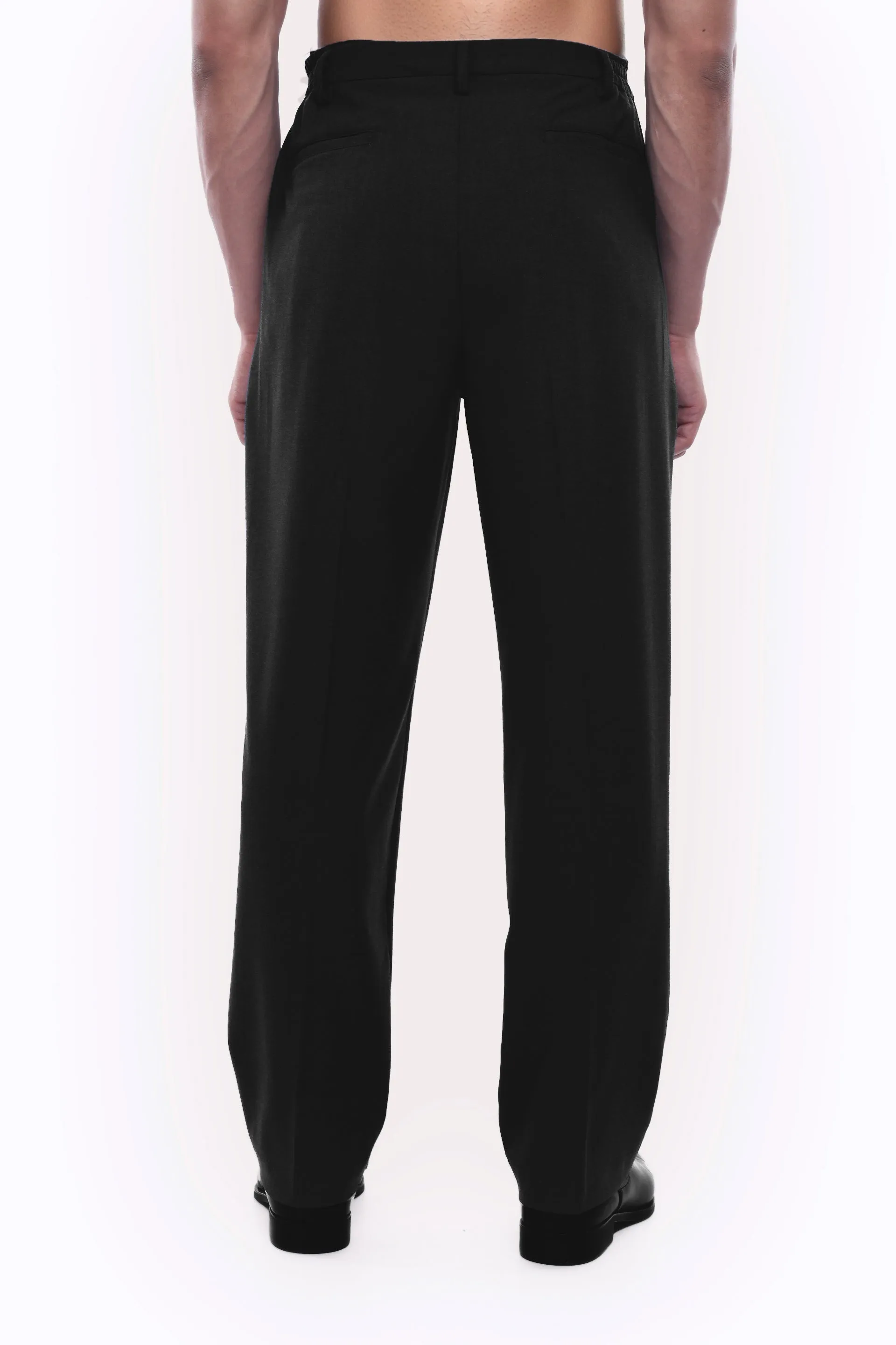 EASY IRON RELAXED TROUSERS IN BLACK
