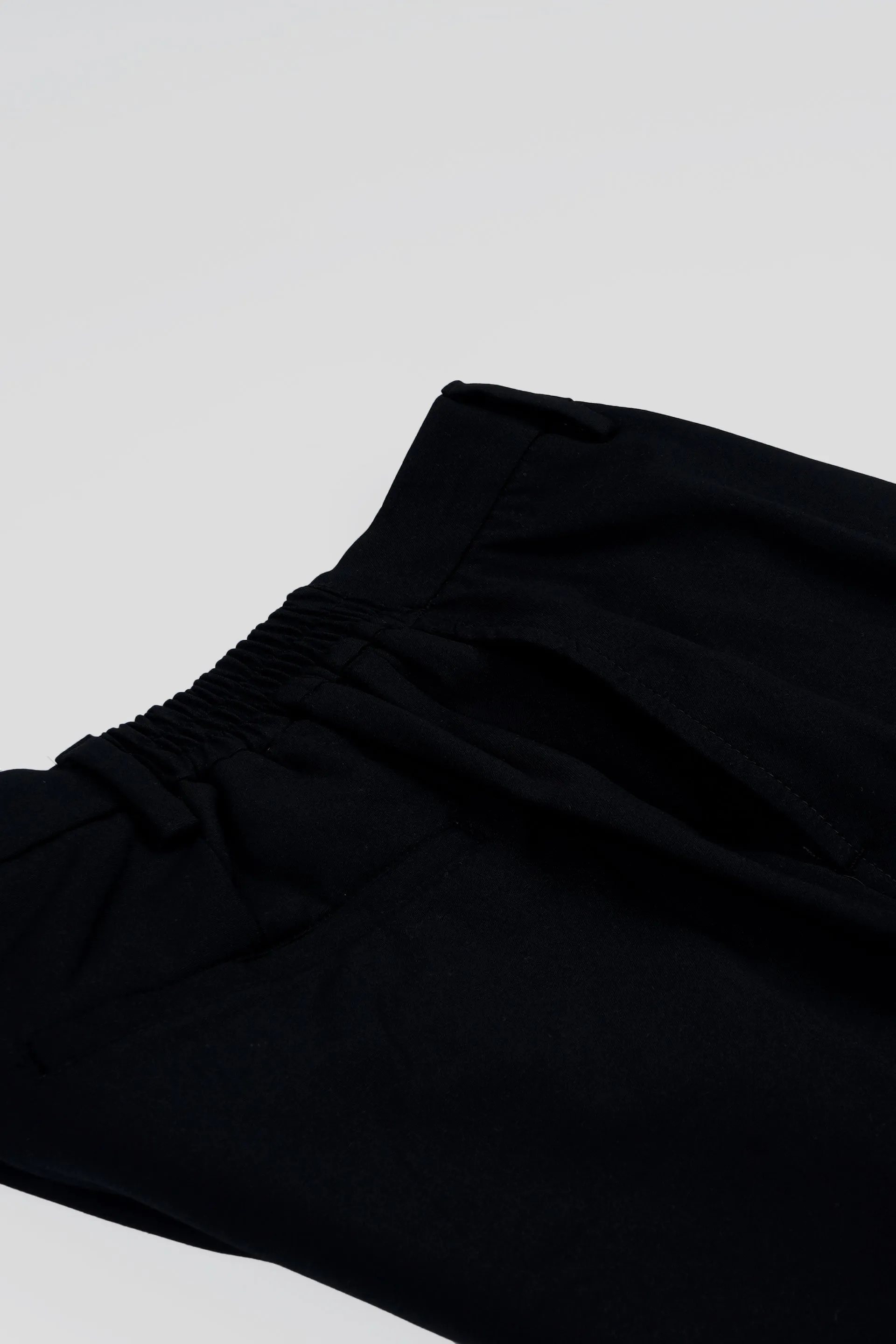 EASY IRON RELAXED TROUSERS IN BLACK